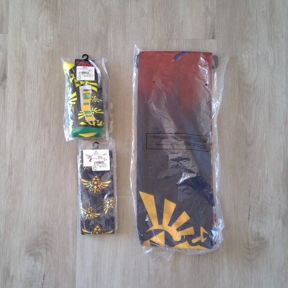 The Legend of Zelda Scarf and Two Pairs of Socks NEW - Gift Ready! - Picture 2 of 5